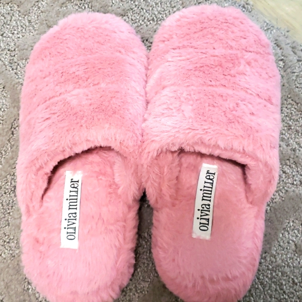 Women's slippers size 7 Olivia Miller
